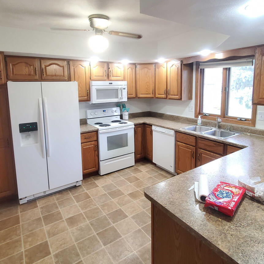 Kitchen 2 Before Cabinet Refacing.
